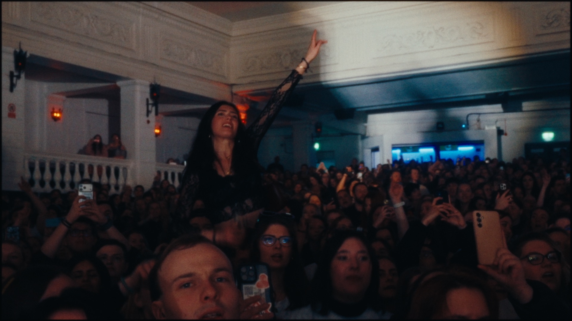 Only The Poets — live show film stills — image 10 of 10